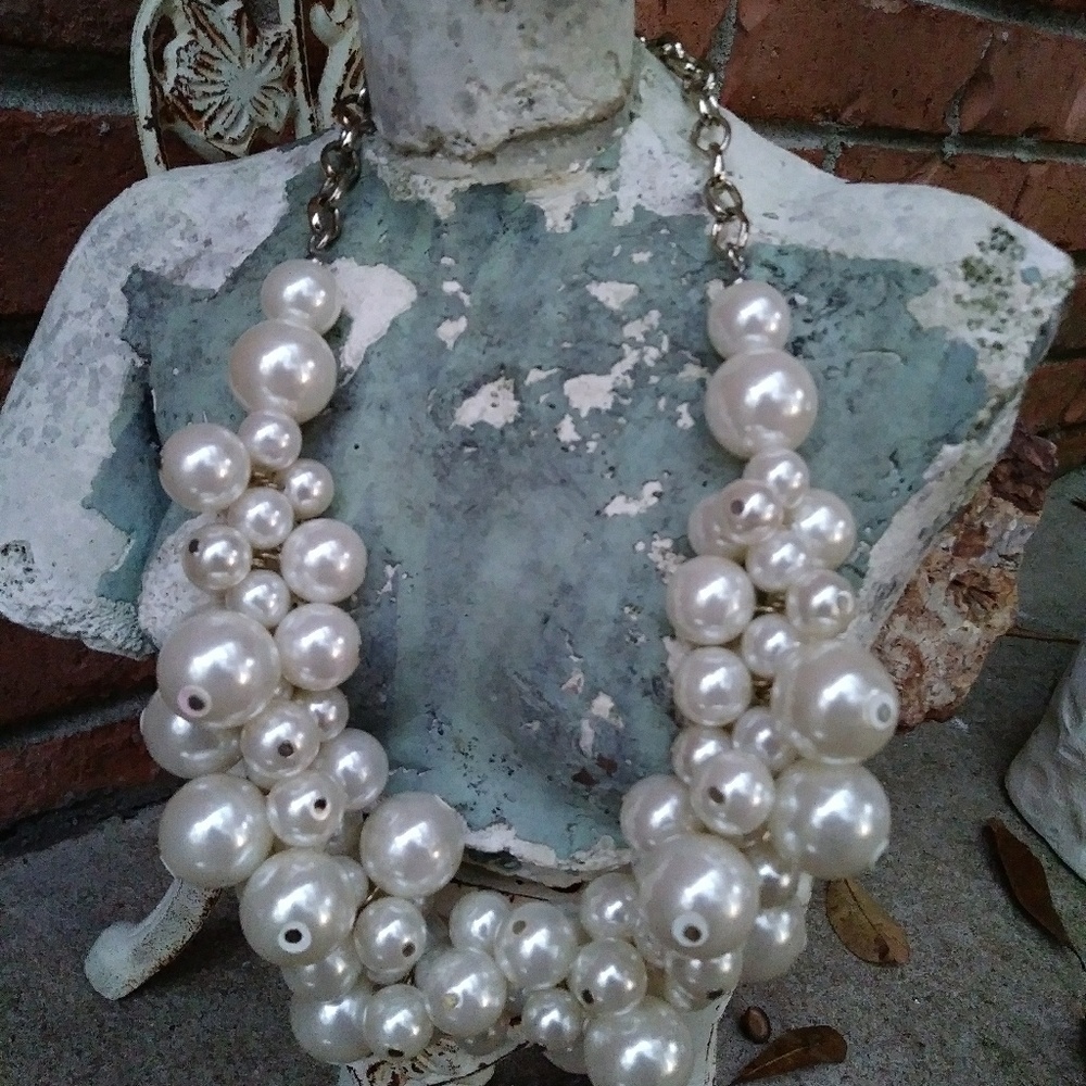 Pearl-style stranded beaded necklace